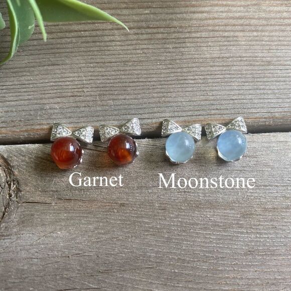 BOW Stud Earrings With Crystals - Picture 2 of 2